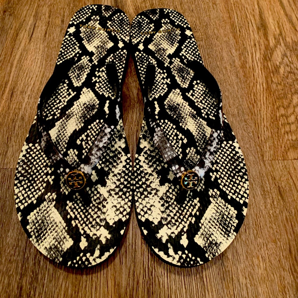 Tory Burch Print Thin Flip Flops 8 snakeskin